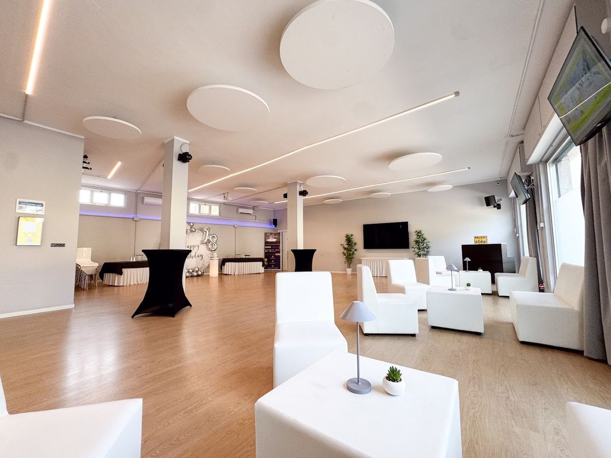 Sala eventi FLACspace Cernusco: area lounge, buffet e pista
